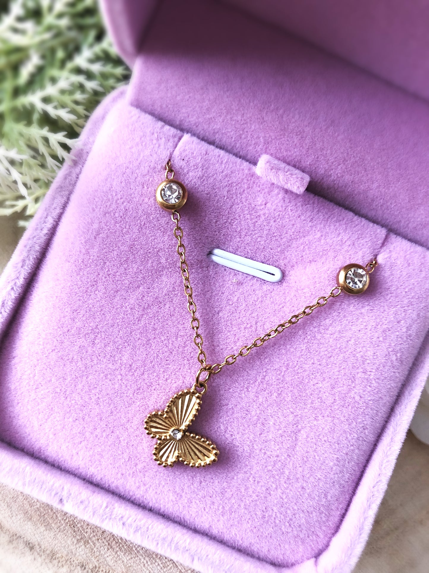 FLUTTER necklace