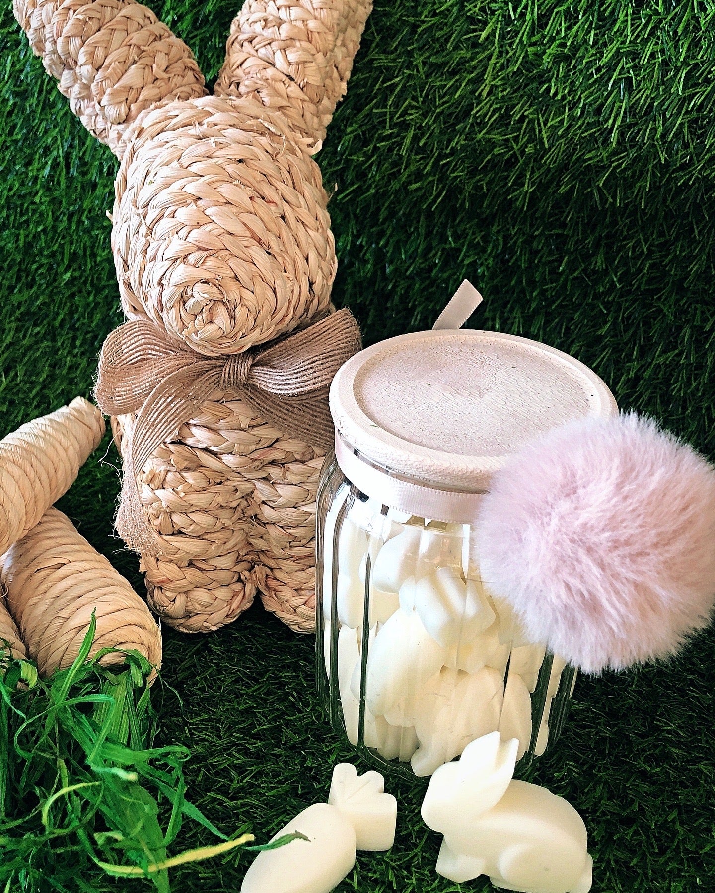 Bunnies & Carrots wax melt jar